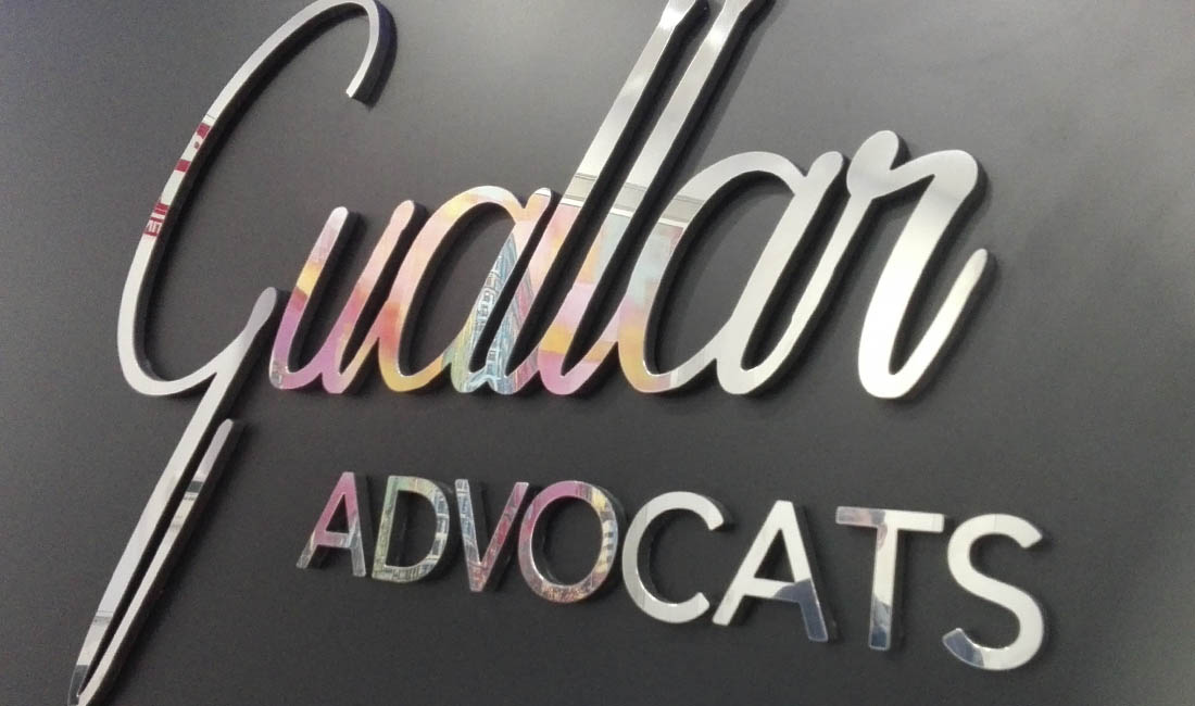 letras interior con frontal brillante