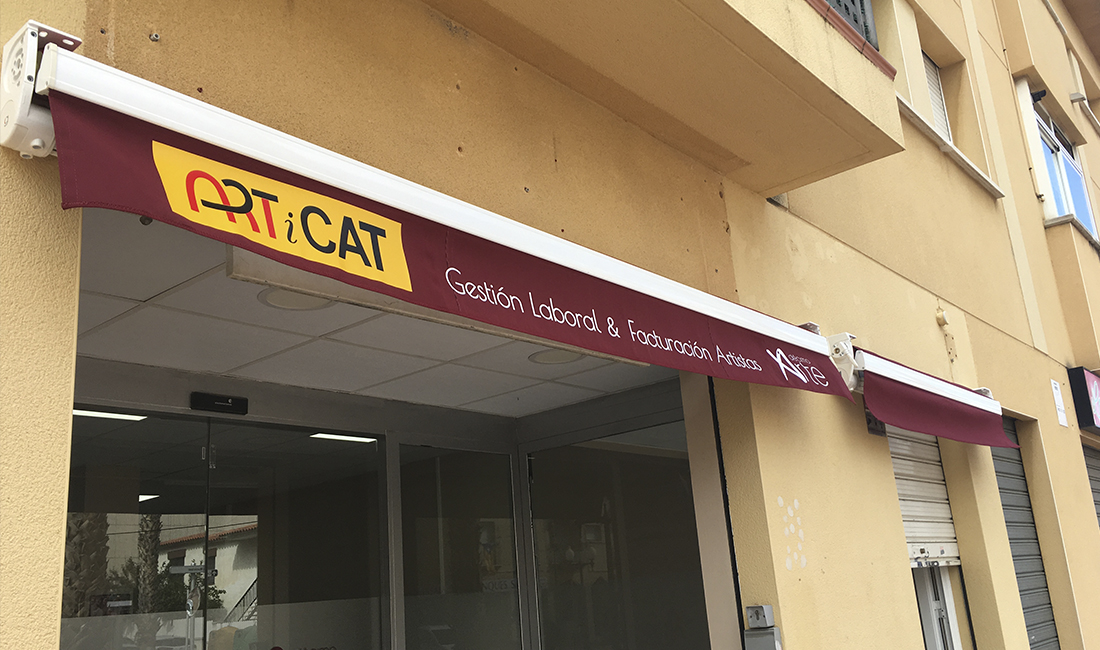 toldos con rotulación en faldones en tarragona